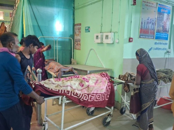 आंधी-तूफान का कहर : पेड़ की भारी डाली गिरने से तीन किशोरों की दर्दनाक मौत