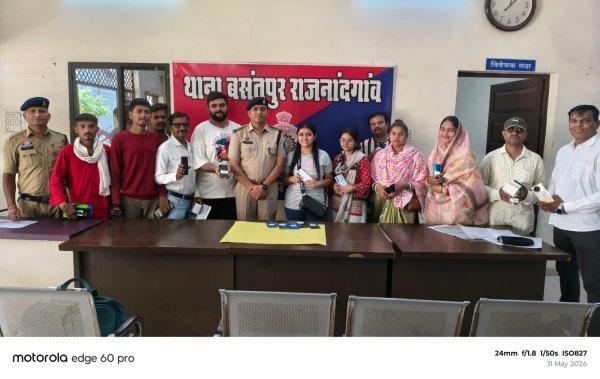 पुलिस की बड़ी कामयाबी : 18 गुम मोबाइल बरामद, 3 लाख की संपत्ति लौटाकर 18 परिवारों के चेहरे खिले