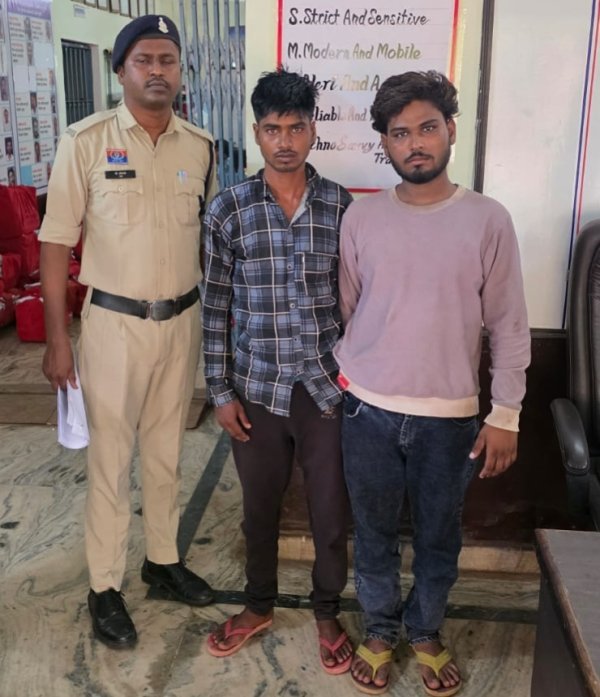 शराब तस्करी : दुर्ग में अवैध शराब पर पुलिस का बड़ा प्रहार, अवैध शराब ले जा रहे दो आरोपी गिरफ्तार
