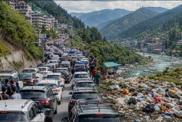 पहाड़ों पर भीड़ : प्रकृति पर पड़ी मार,ओवरटूरिज्म ने बढ़ाई चिंता