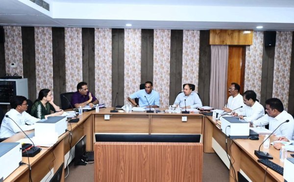 समीक्षा बैठक : 2027 तक सभी LWE सड़क परियोजनाएं पूर्ण करने के निर्देश