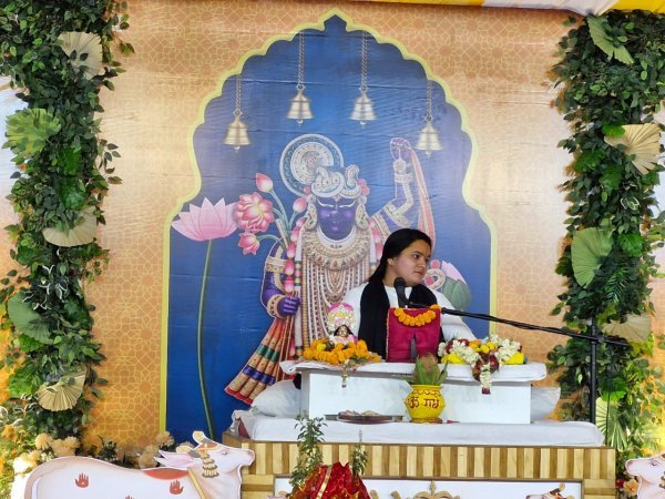 भक्ति की धारा : साध्वी राधिका किशोरी ने बसना के श्रद्धालुओं को बताया मोक्ष का मार्ग