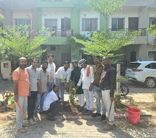 अभियान : नवापारा-राजिम में हरियाली की पहल, वृक्षारोपण कार्यक्रम में जुटे पदाधिकारी