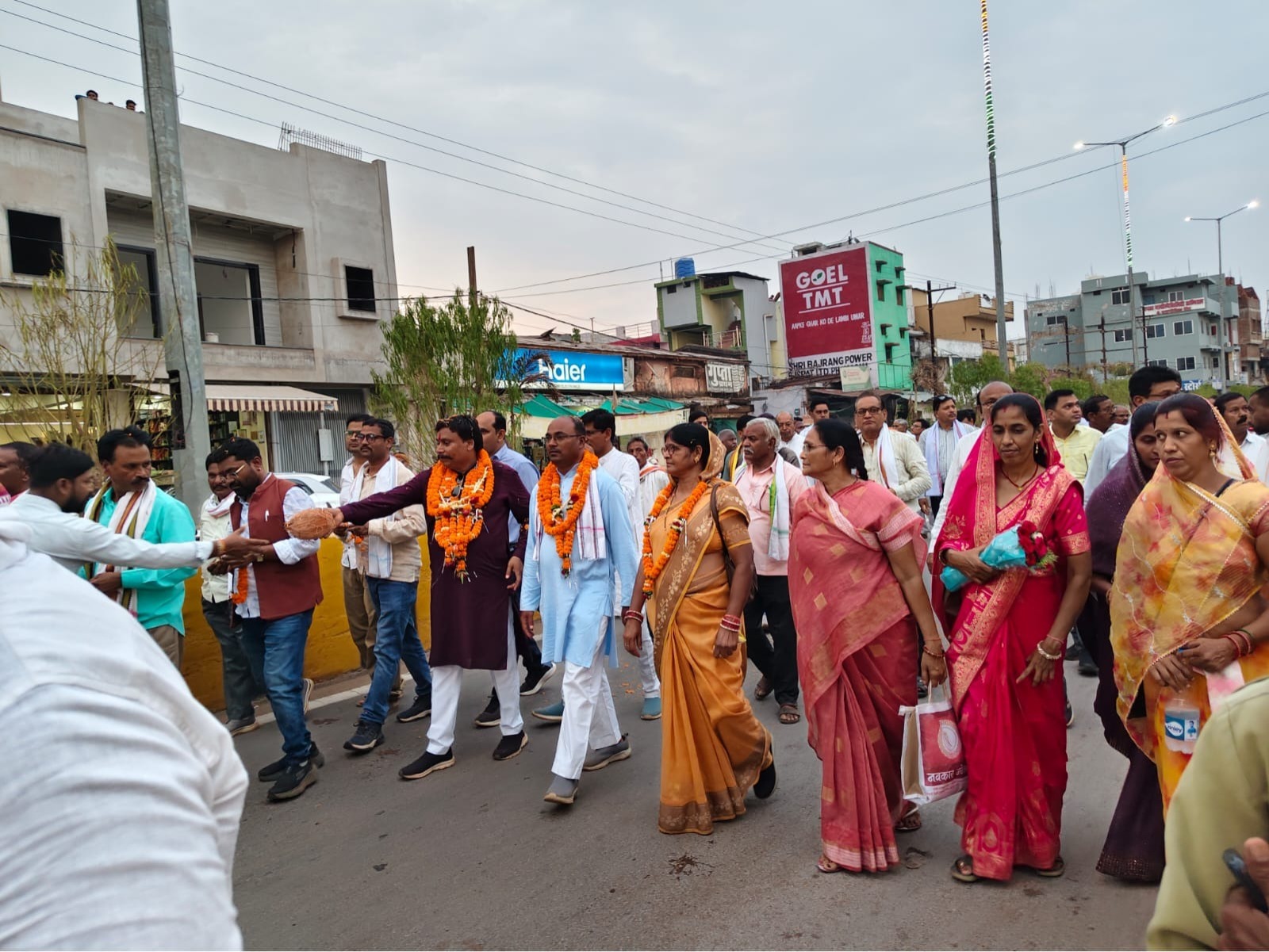 हिरामन साहू के नेतृत्व में आरंग में निकली भव्य विजय रैली