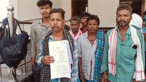 कब्जा : वन अधिकार पट्टा होने के बावजूद आदिवासी परिवार बेदखली के शिकार