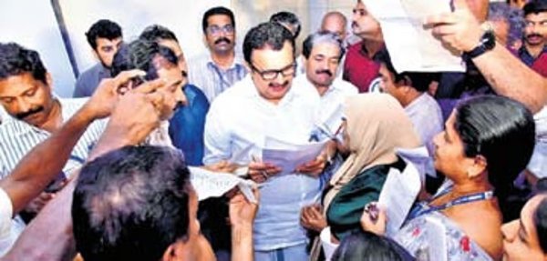 करोड़ का कर्ज : जीवन रक्षक उपकरण ठप, सर्जरी में देरी, संकट के बीच वर्चुअल पोस्टमार्टम और CSR फंड से कायाकल्प की तैयारी