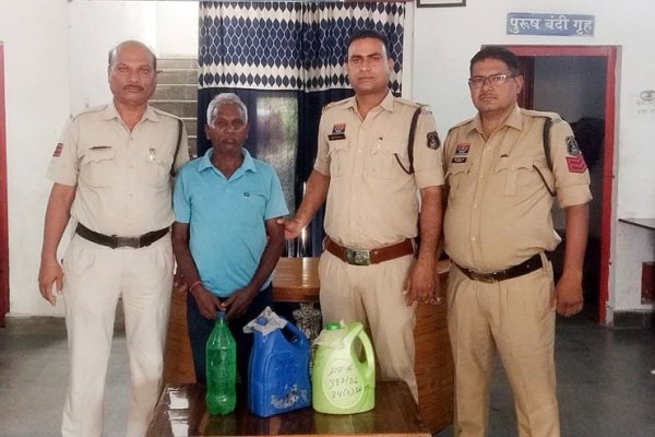 कार्रवाई : नशा कारोबार पर महिला सहित 3 आरोपी गिरफ्तार, गांजा-शराब बरामद