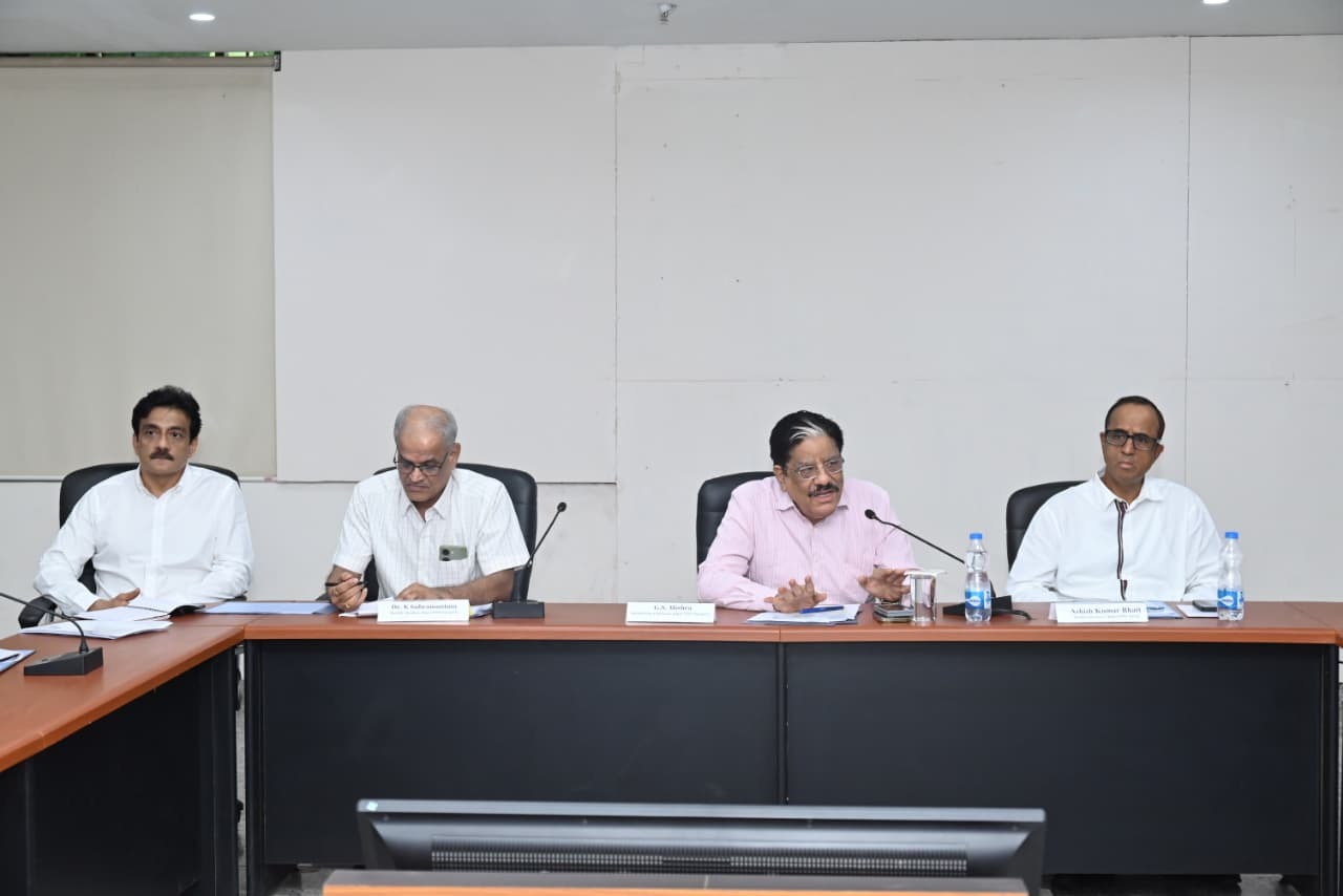 नीति आयोग और UNDP के सदस्य उपस्थित हैं