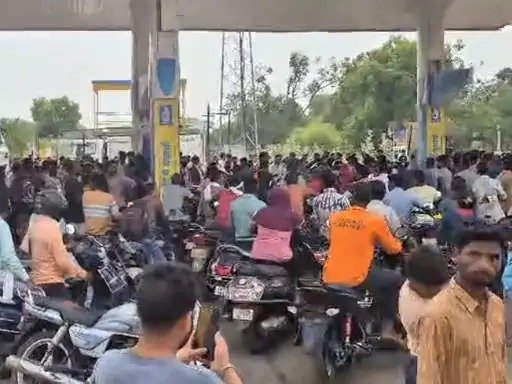 ईंधन संकट : HPCL की तकनीकी खराबी से 8 पेट्रोल पंपों पर सप्लाई बाधित