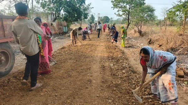 संघर्ष : दक्कोटोला के ग्रामीणों ने खुद संभाली विकास की जिम्मेदारी