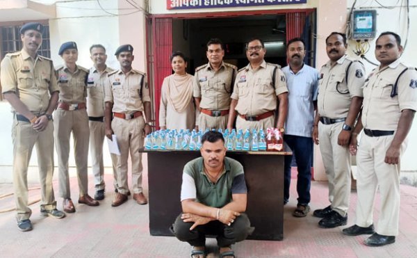 बड़ा एक्शन : किराना दुकान की आड़ में चल रहा धंधा उजागर, 128 पौवा जब्त, आरोपी गिरफ्तार