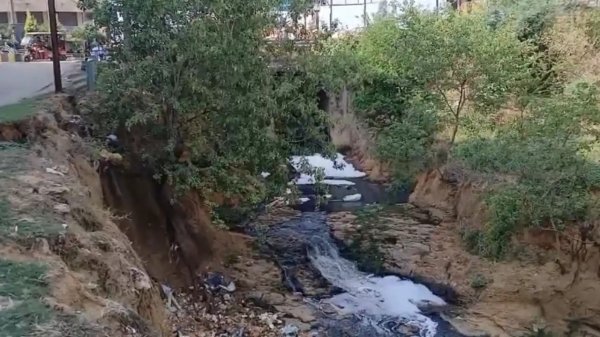 सीवरेज संकट :  ट्रीटमेंट प्लांट अधूरा और नालियां अस्त-व्यस्त