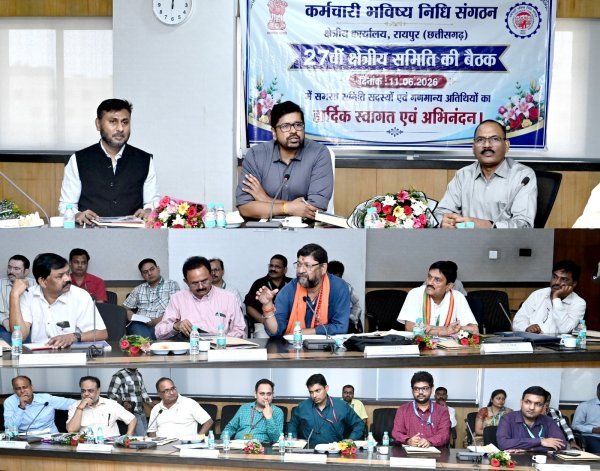 बैठक :  मृत्यु प्रकरणों और निष्क्रिय खातों के निपटान पर जोर