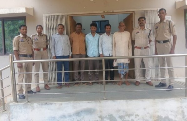 गिरफ्तार : धान-भंडार पर लूटपाट करने वाले पांच आरोपियों को पुलिस ने दबोचा
