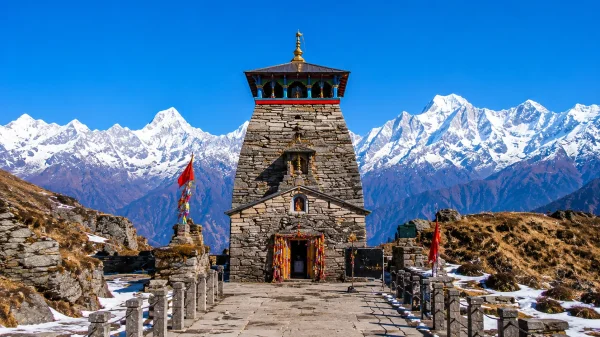 बादलों को चीरती आस्था : चंद्रशीला ट्रेक पर उमड़ा श्रद्धालुओं का सैलाब, इस सीजन अब तक 50 हजार से अधिक ने टेका मत्था