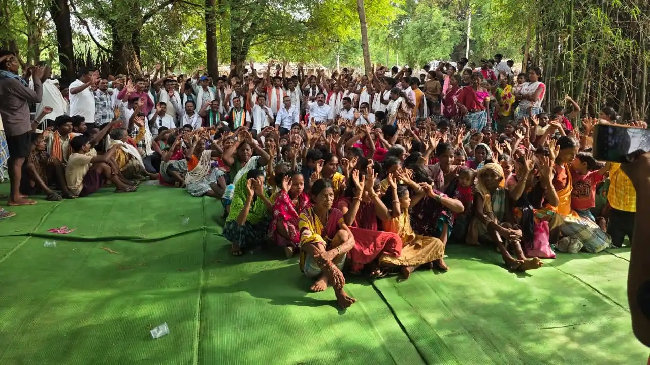 450 से अधिक ग्रामीण कांग्रेस में शामिल होते हुए