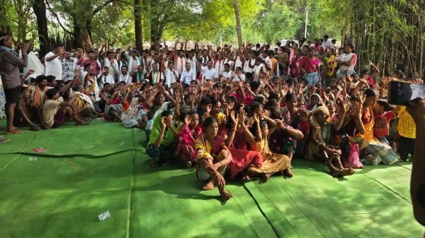 सियासी उलटफेर : फूलपाड़ गांव में 450 से अधिक ग्रामीण बीजेपी छोड़ कांग्रेस में शामिल