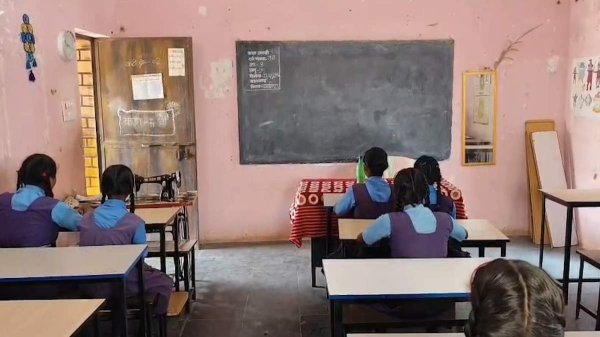 गिरावट : सरकारी स्कूलों से हटते छात्र, निजी स्कूलों में बढ़ती भीड़