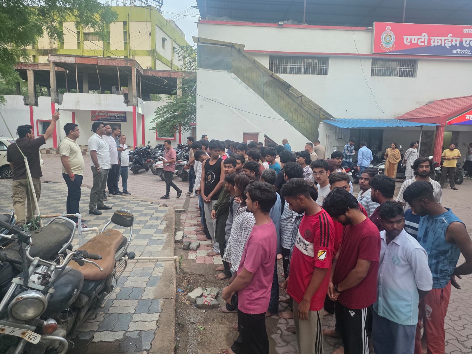 पुलिस का सख्त अभियान, अवैध गतिविधियों पर कड़ा शिकंजा