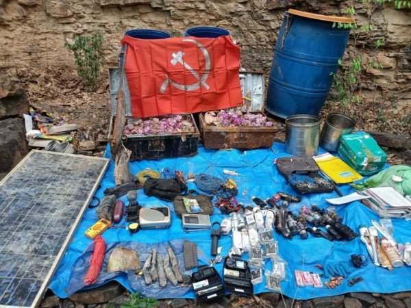 बड़ा वार : दड़ईपानी जंगल में नक्सलियों का बड़ा डंप बरामद, IED बमों को सुरक्षा बलों ने किया नष्ट