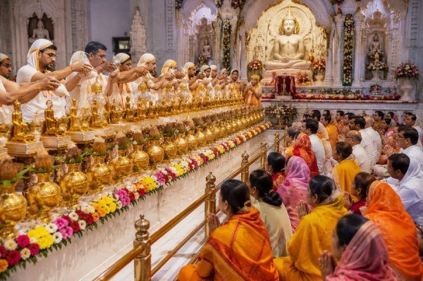 आस्था का पर्व : भगवान मुनिसुव्रत स्वामी के विद्या अनुष्ठान में उमड़ी श्रद्धालुओं की भीड़