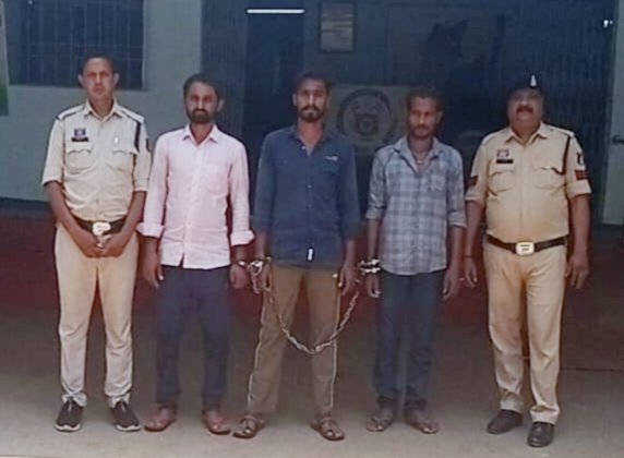 धमतरी : एम्बुलेंस चालक से मारपीट व तोड़फोड़, 3 आरोपी गिरफ्तार