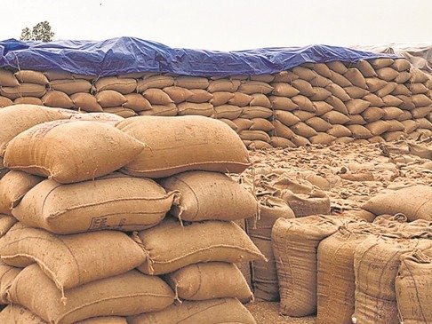 धान घोटाला : रायपुर के उपार्जन केंद्रों में लाखों का अंतर, प्रशासन ने दर्ज की FIR