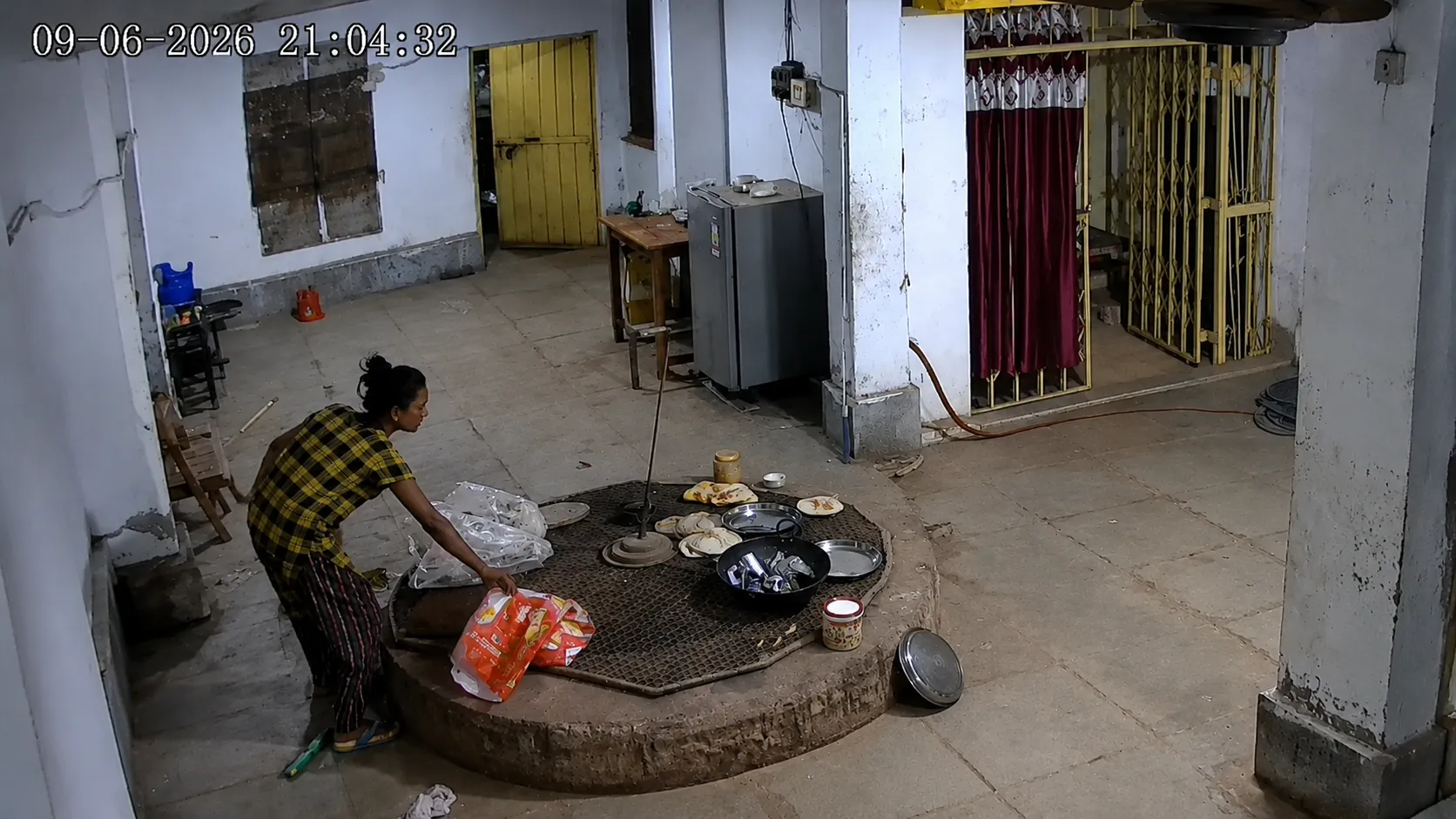 राम मंदिर से पूजन सामग्री चोरी