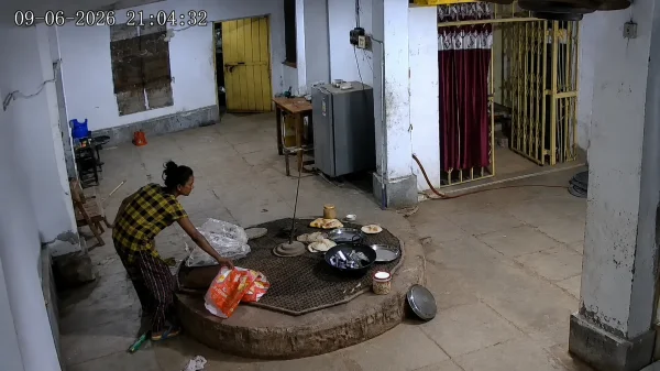आस्था पर वार : राम मंदिर से पूजन सामग्री चोरी, CCTV में कैद हुई पूरी घटना