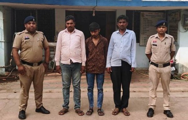 कार्रवाई  : ‘म्यूल अकाउंट’ गिरोह से जुड़े 3 आरोपी गिरफ्तार, 99 संदिग्ध खातों की जांच जारी