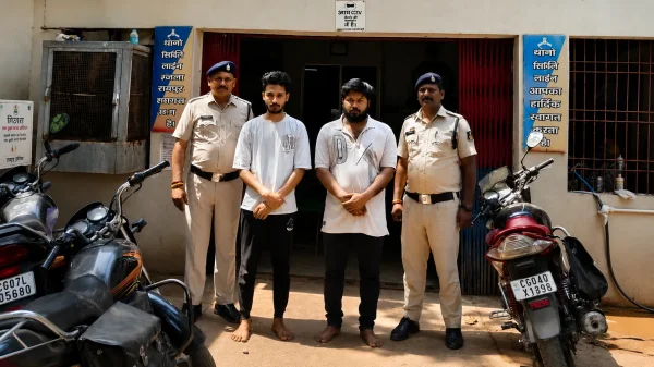 पुलिस का शिकंजा : होटल में छापा, दो आरोपी गिरफ्तार, 1.25 लाख का सामान जब्त