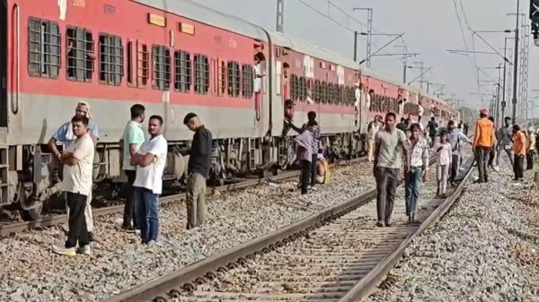 रेल हादसा : उदयपुर इंटरसिटी में आग की अफवाह से मची भगदड़, दूसरी पटरी से आ रही पातालकोट एक्सप्रेस की चपेट में आने से 4 की मौत