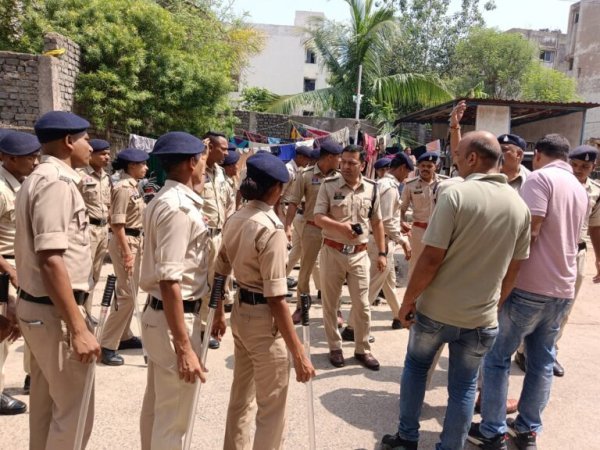 सर्च ऑपरेशन : बीएसयूपी कॉलोनी में 300 से अधिक घरों की सघन जांच, संदिग्धों पर कसा शिकंजा