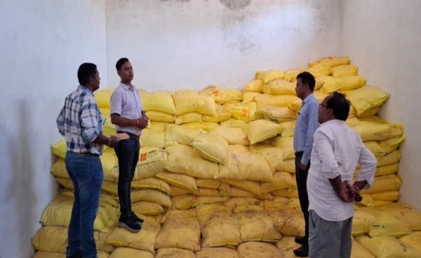 बड़ा प्रहार : 3 दुकानों के लाइसेंस सस्पेंड, 1500 से अधिक बोरी खाद जब्त