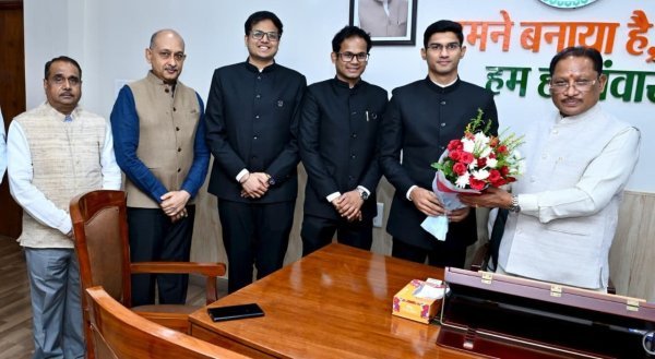 मुख्यमंत्री विष्णु देव साय ने आईएएस प्रशिक्षुओं को दिया सुशासन का मंत्र