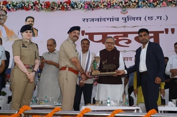 प्रहार : 164 गांवों की शांति का जश्न और तंग बस्तियों में अफसर बनाने का संकल्प