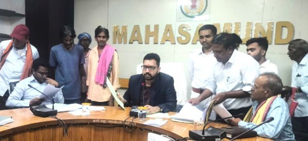जनदर्शन : कलेक्टर ने सभी विभागों को समय-सीमा में समाधान के निर्देश दिए