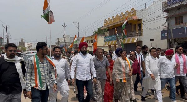 महंगी बिजली पर कांग्रेस का हल्लाबोल : महासमुंद में बिजली ऑफिस का घेराव, बढ़ी दरें वापस लेने की मांग