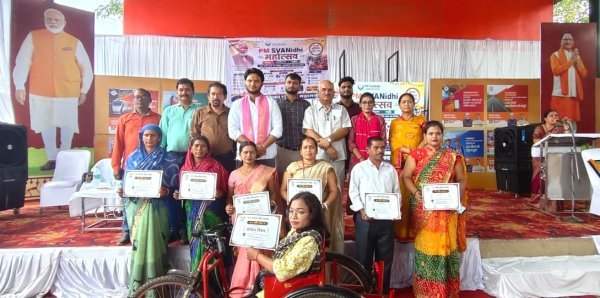 स्वनिधि योजना : नगर पालिका हितग्राहियों को किया सम्मानित