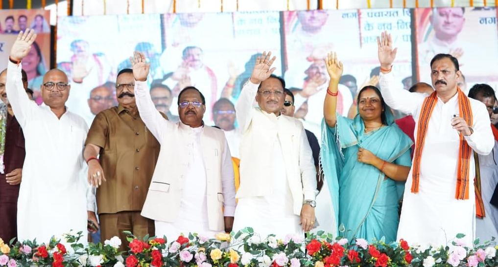 शपथ ग्रहण समारोह में सीएम साय
