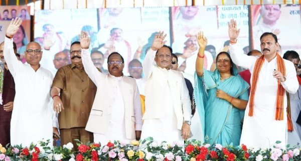 नया सवेरा : सीएम साय ने नवनिर्वाचित जनप्रतिनिधियों को दिलाई शपथ