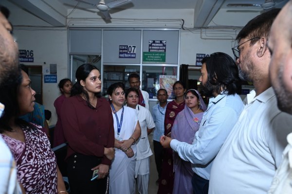 निरीक्षण : ग्राम गनौद में लाभार्थियों से मिले मंत्री, सरकार की योजनाओं पर जताया भरोसा