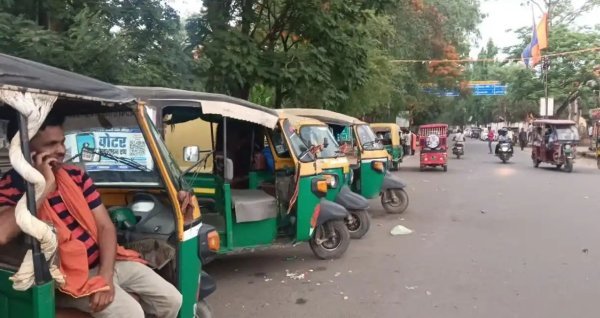 सफर की गारंटी : ट्रैफिक पुलिस का महा-अभियान यूनिफॉर्म से तय होगी ऑटो चालकों की पहचान