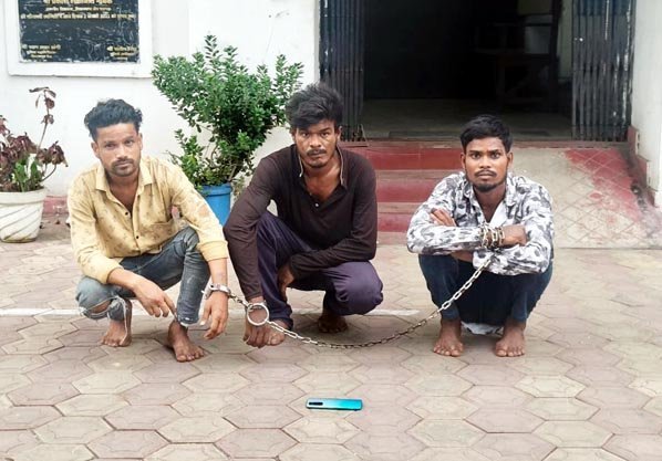 कार्रवाई : रायगढ़ लूटकांड का 48 घंटे में पर्दाफाश, तीन आरोपी गिरफ्तार, मोबाइल बरामद