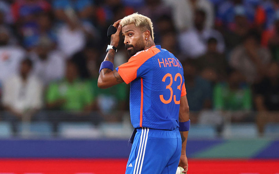 इंग्लैंड दौरे से पहले भारतीय क्रिकेट टीम के खिलाड़ी अभ्यास के दौरान दिखाई दे रहे हैं।