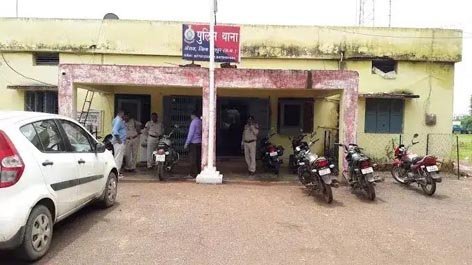 बड़ी कार्रवाई : सरकारी कार्रवाई में बाधा डालने का आरोप, अध्यक्ष पति के खिलाफ पुलिस ने दर्ज किया केस
