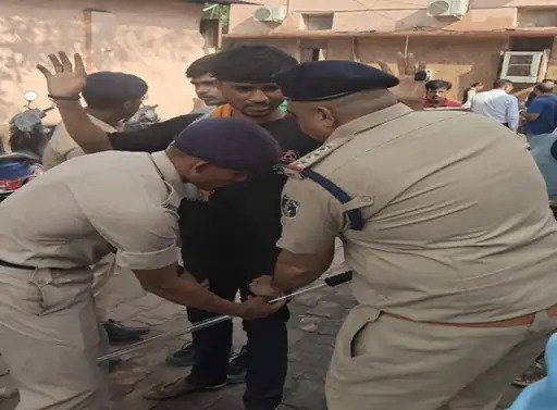सर्च ऑपरेशन : न्यायालय परिसर में पुलिस का एक्शन, संदिग्ध गतिविधियों पर नजर