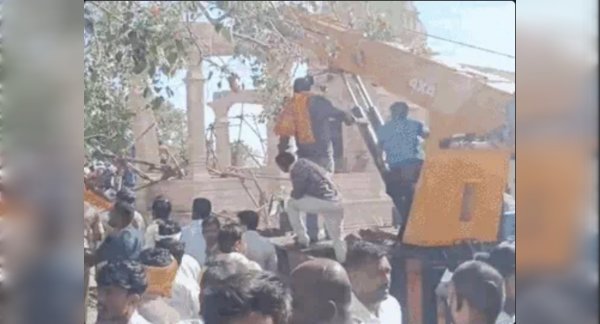 मंदिर हादसा : मानवत में हनुमान मंदिर की छत ढहने से मचे चीख-पुकार, 5 लोगों ने गंवाई जान, रेस्क्यू ऑपरेशन जारी