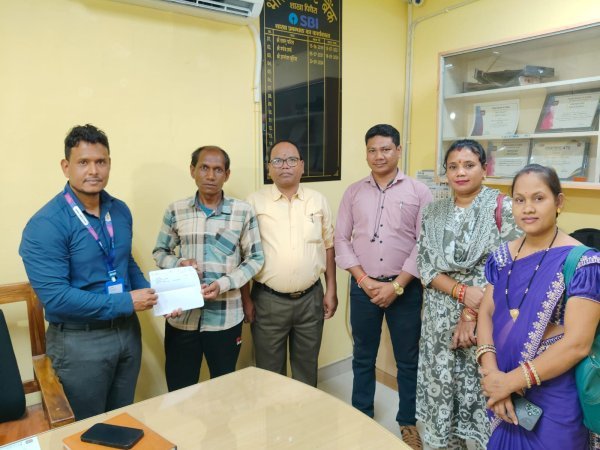 कम प्रीमियम, बड़ा सहारा : परिवार को मिला 2 लाख रुपये का बीमा लाभ