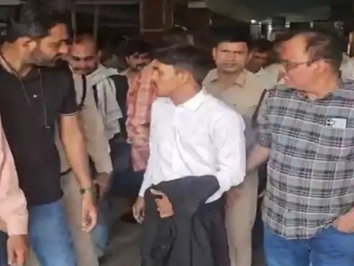 कार्रवाई : रायपुर कोर्ट में फर्जी वकील गिरफ्तार, कई संदिग्ध दस्तावेज बरामद